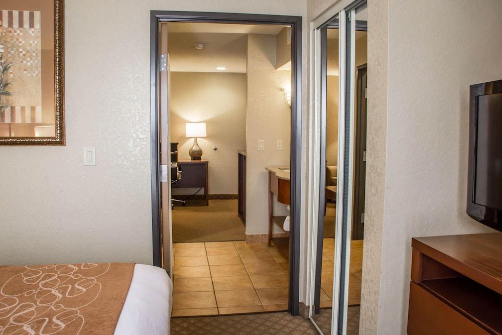 Comfort Suites Near Seaworld San Antonio Exterior photo