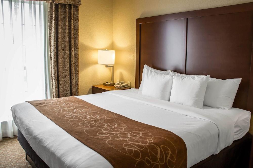 Comfort Suites Near Seaworld San Antonio Exterior photo