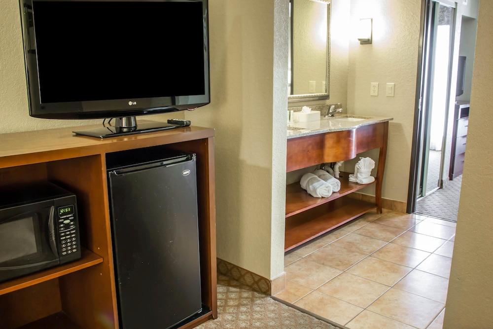 Comfort Suites Near Seaworld San Antonio Exterior photo