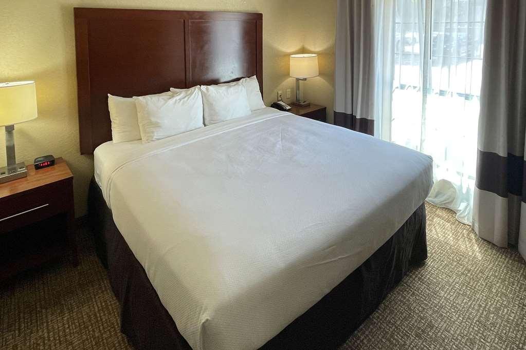 Comfort Suites Near Seaworld San Antonio Room photo