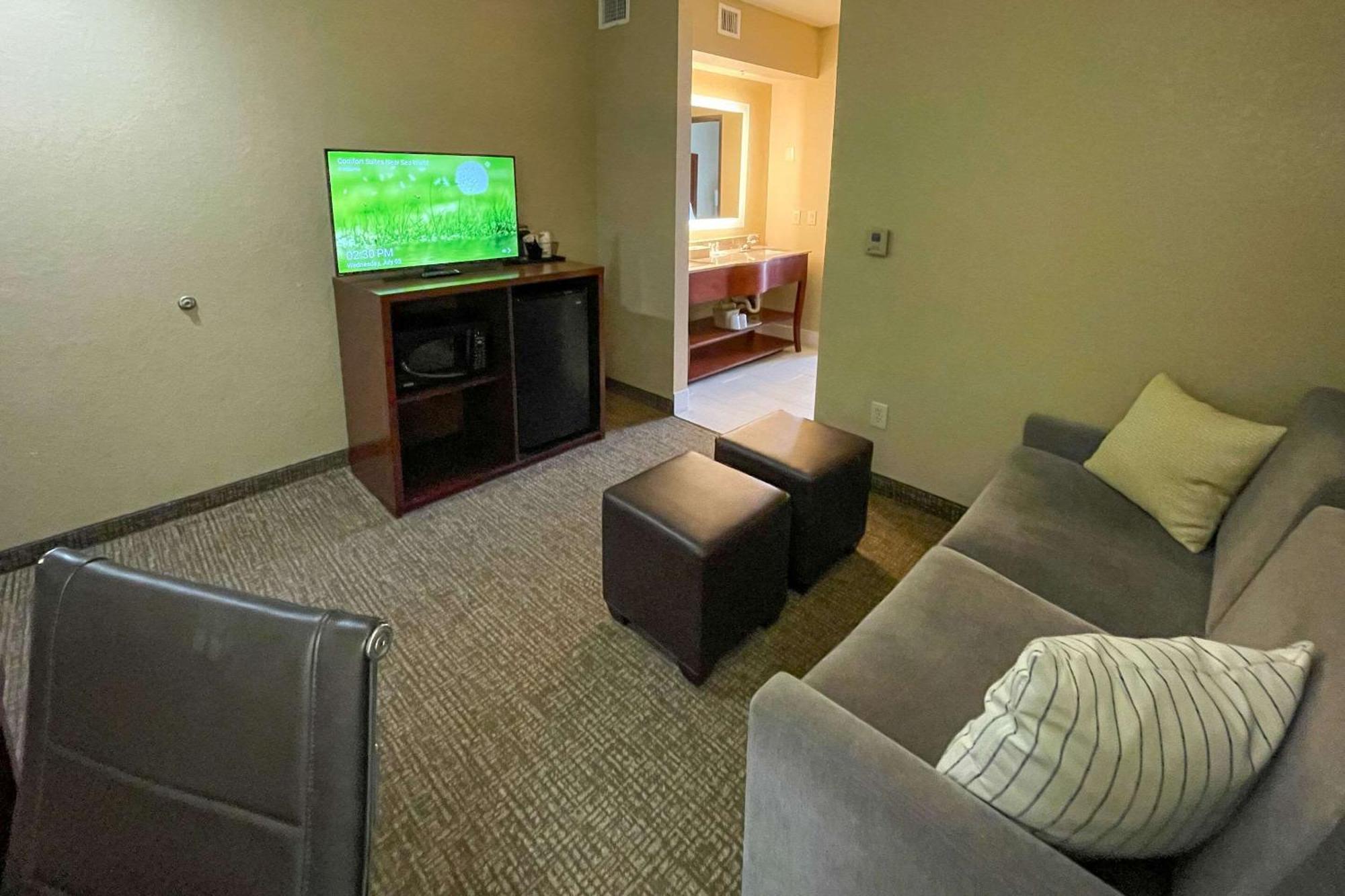 Comfort Suites Near Seaworld San Antonio Exterior photo