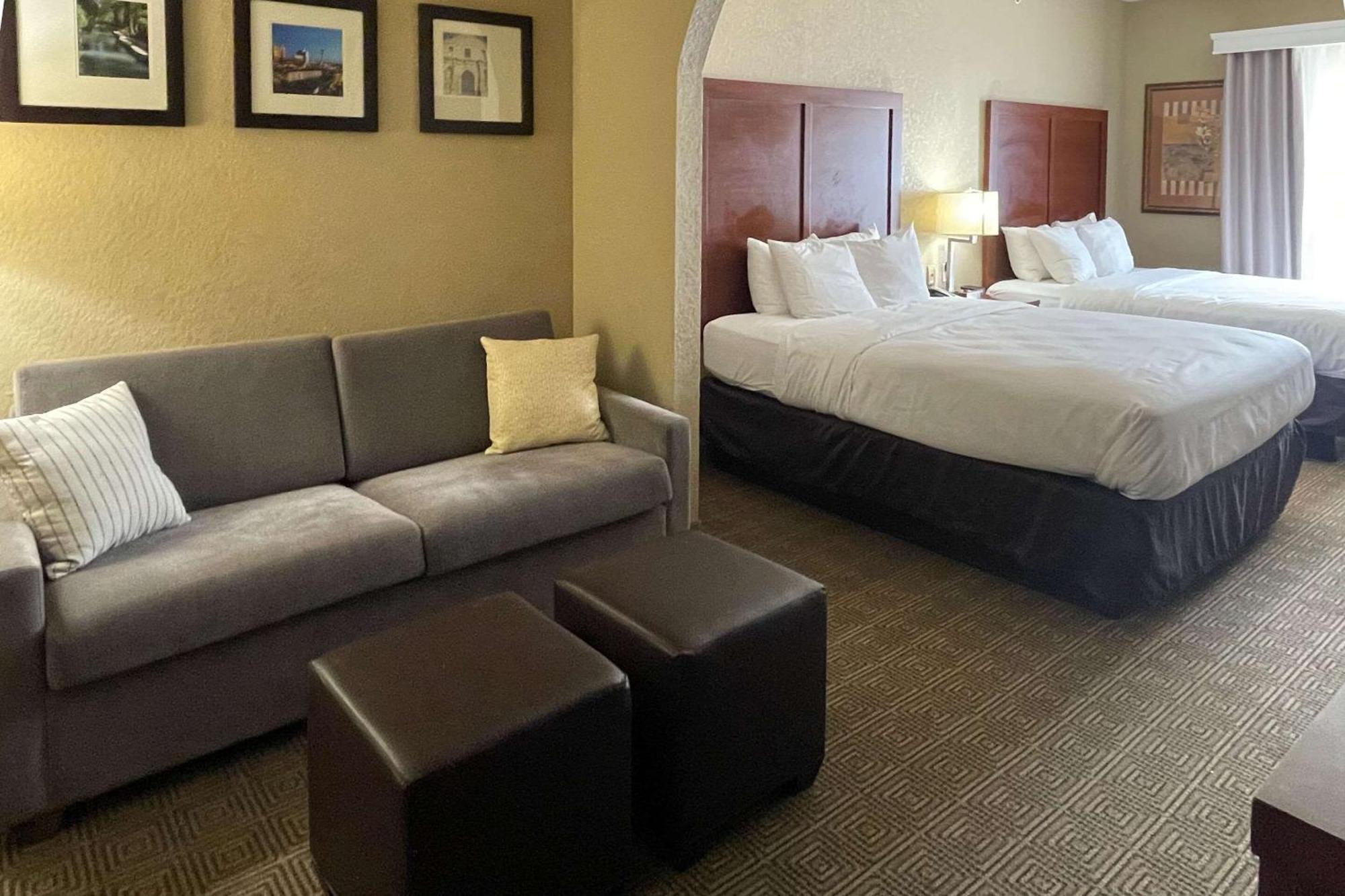 Comfort Suites Near Seaworld San Antonio Exterior photo
