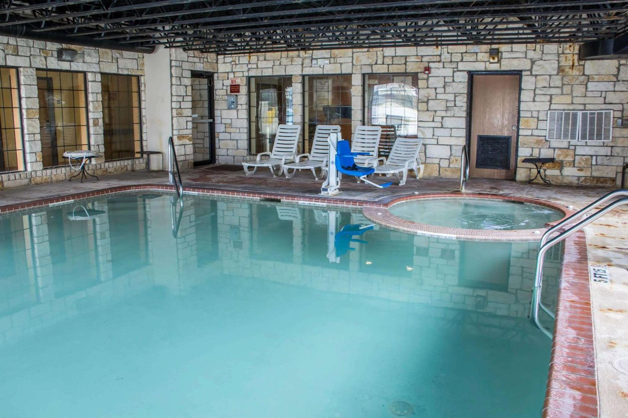 Comfort Suites Near Seaworld San Antonio Exterior photo
