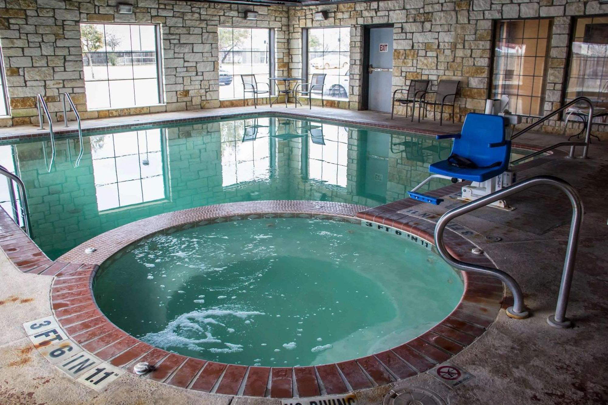 Comfort Suites Near Seaworld San Antonio Exterior photo