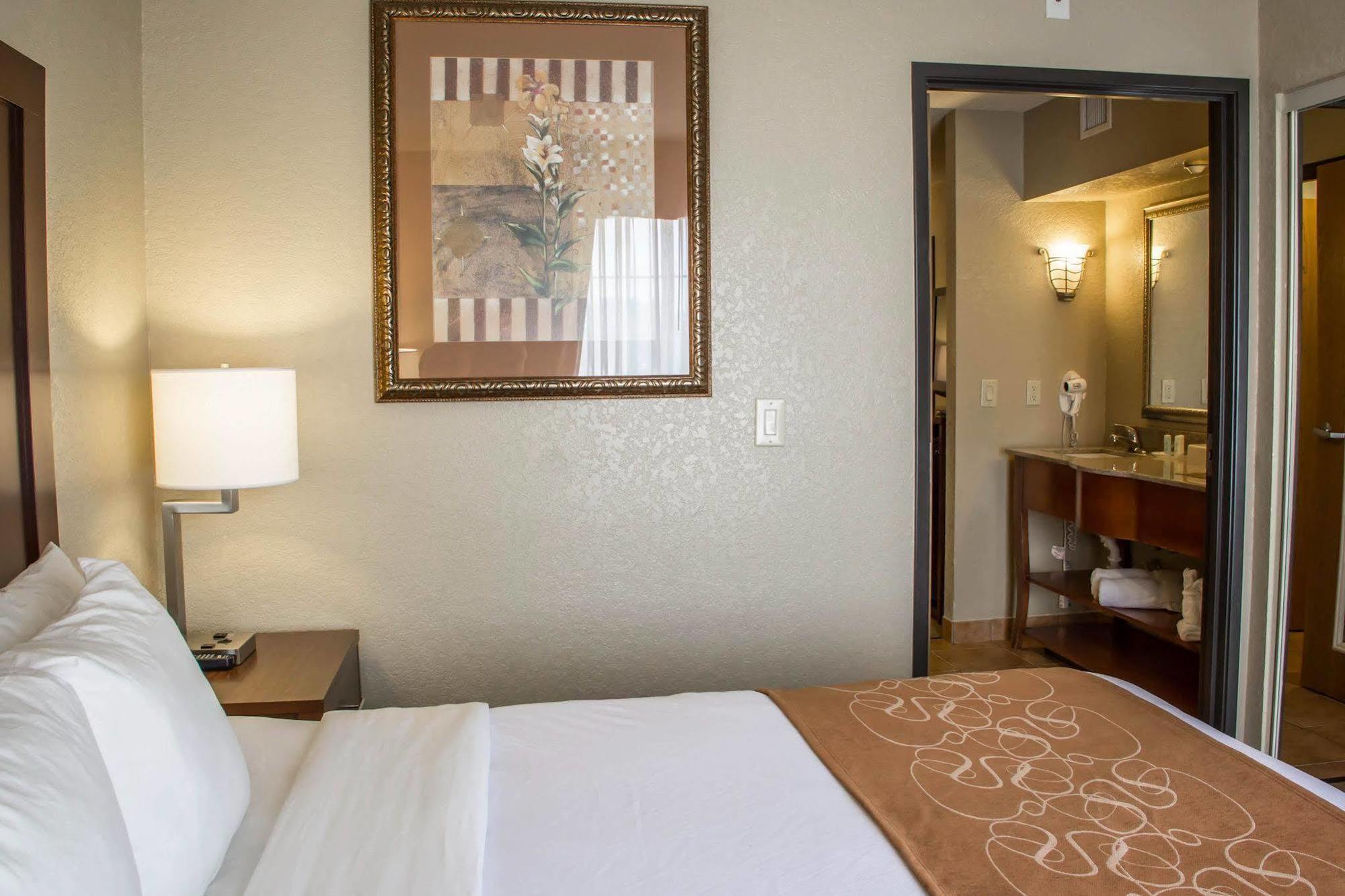 Comfort Suites Near Seaworld San Antonio Exterior photo